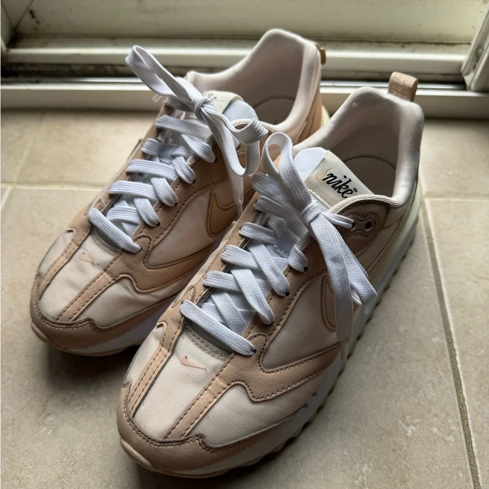 Nike Air Max Dawn - Picture 1 of 8